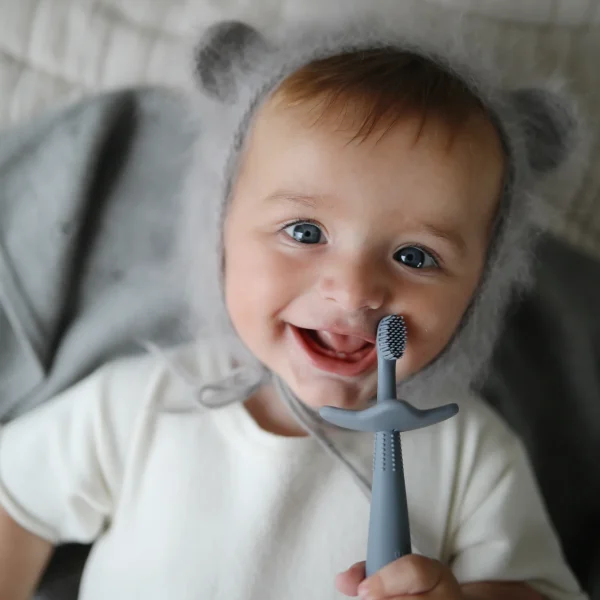 Mushie brosse a dents hygiène bebe enfant cadeau naissance maternité le beguin de Charlie concept store tours